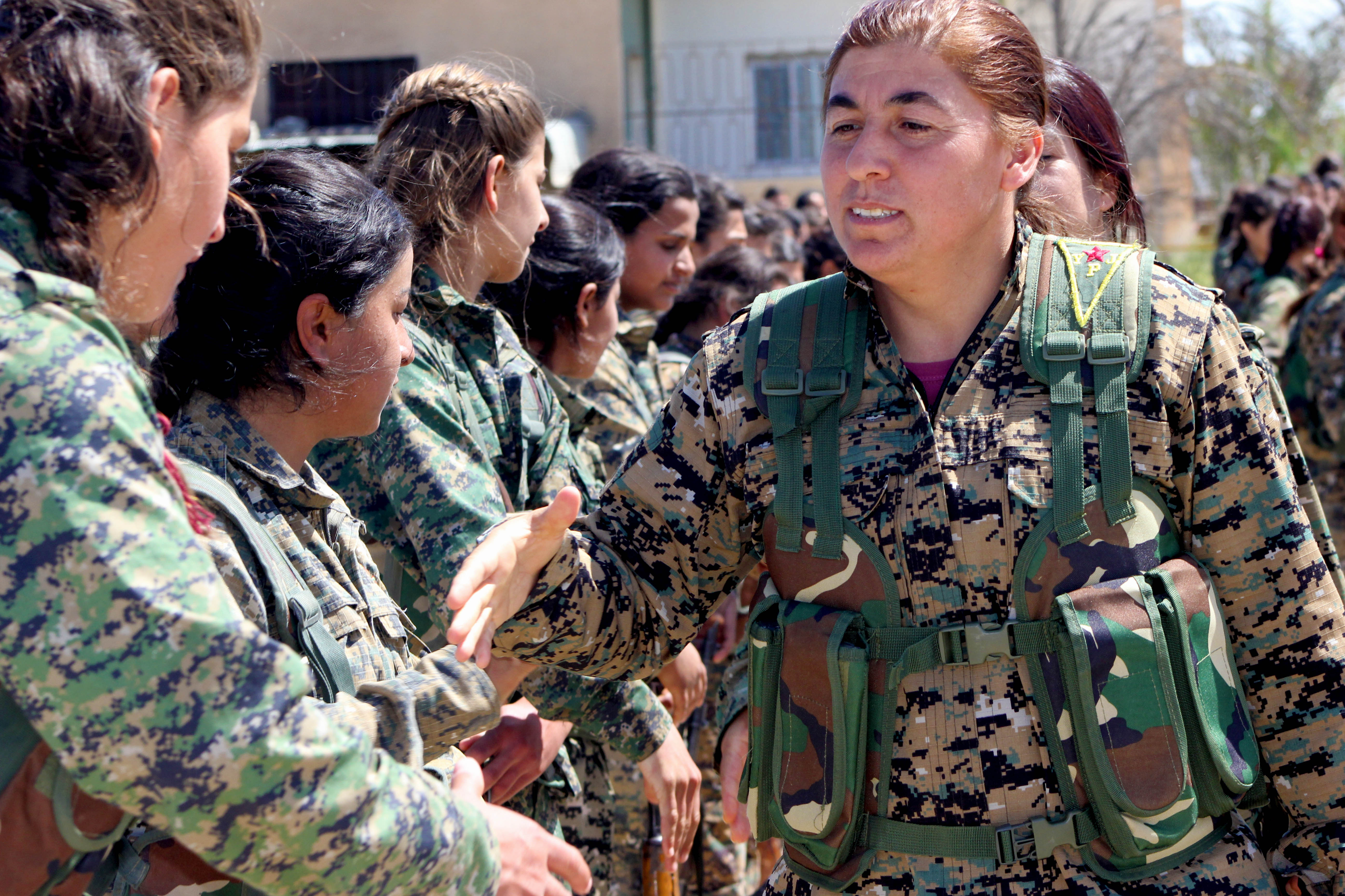 قائدة كردية تتوعد بطرد داعش من الرقة في غضون شهرين