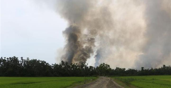 Myanmar quema otros cuatro pueblos de los musulmanes rohingyas