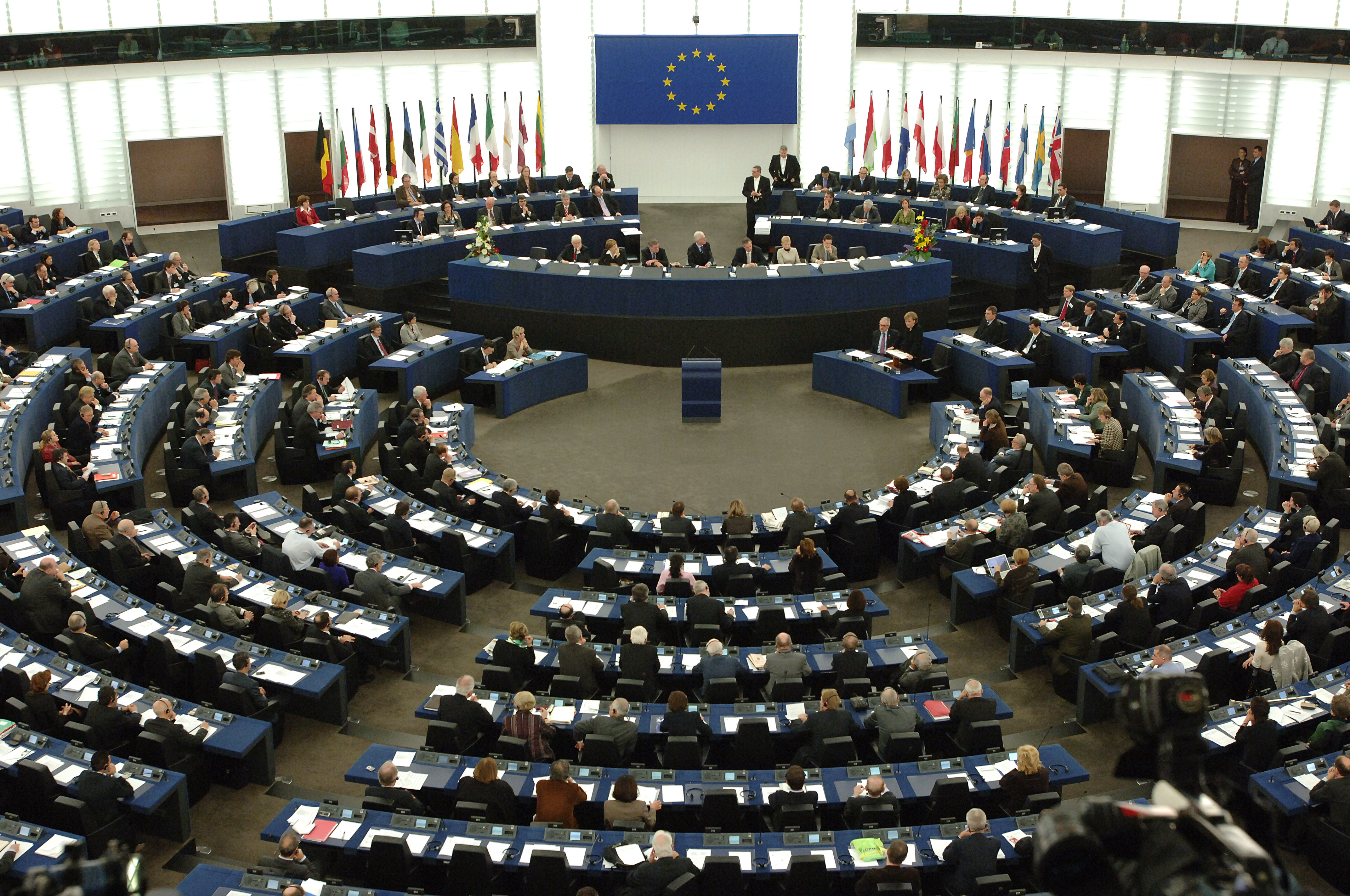 البرلمان الأوروبي يصدر قرارا هاما حول بيع الاسلحة للسعودية