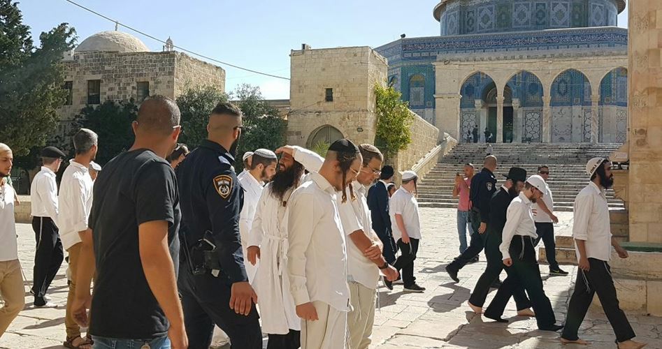 Over 100 Zionist Settlers Raid, Desecrate Al Aqsa Mosque