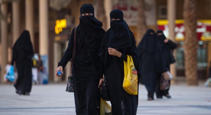 صحيفة أميركية: رغم قرار الملك، النساء السعوديات لن يتمكن من قيادة السيارات