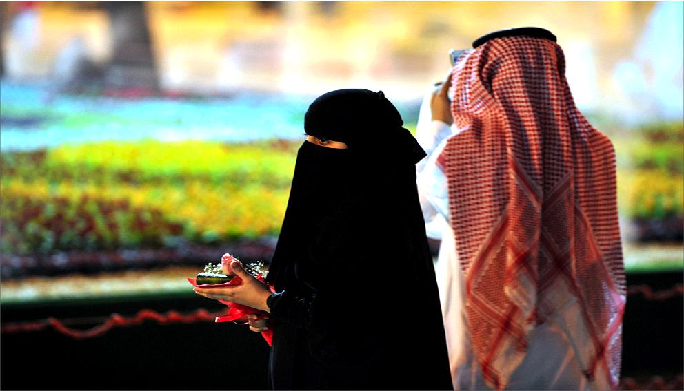بعد السماح لها بالقيادة..هل تتجه المرأة السعودية نحو تعديل قانون الوصاية؟