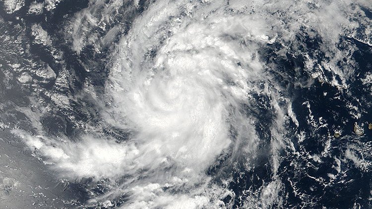 El poderoso huracán Irma golpea las islas del Caribe