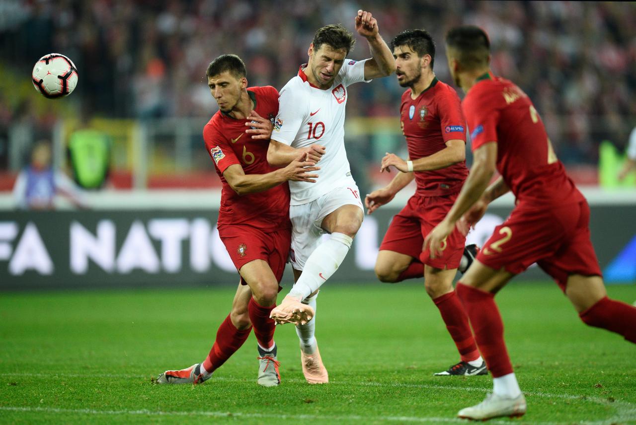 البرتغال يعتلي الصدارة بفوز على بولندا