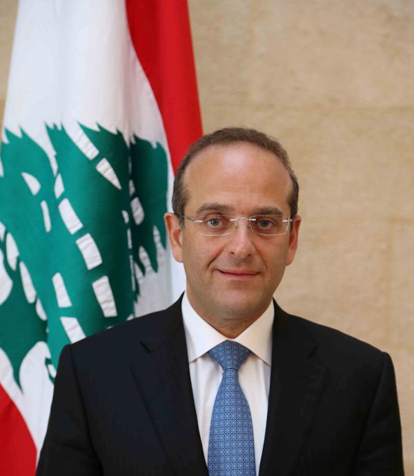 ماذا قال وزير الاقتصاد اللبناني لنظيره السوري حول معابر سوريا؟!