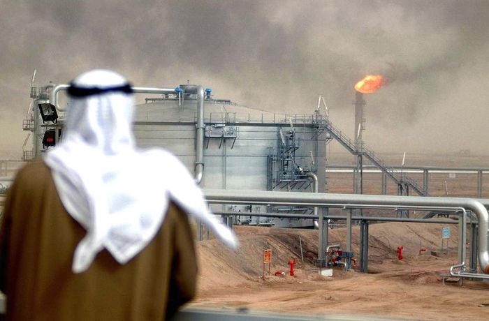 Saudi Arabia Mulls Cutting Oil Output by 1 Million bpd: Report