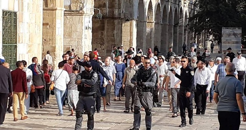 Zionist Settlers’ Gangs Defile Al-Aqsa Mosque, Muslims Denied Entry