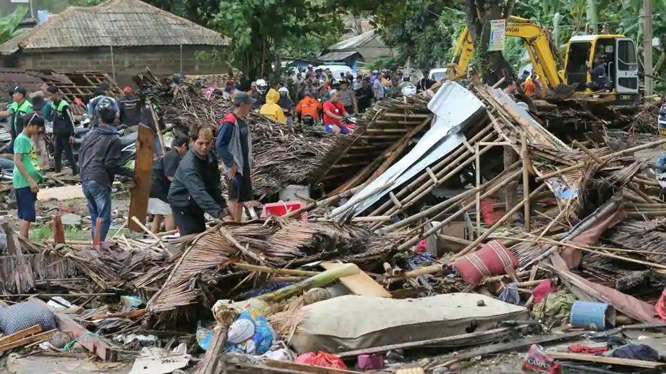 Dozens Killed, Hundreds Injured as Tsunami Hits Indonesia