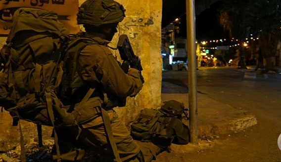 الاحتلال يعتقل 15 فلسطينياً من مناطق متفرقة في الضفة الغربية
