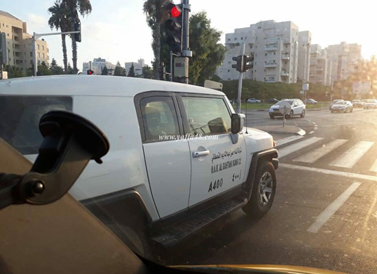ما الذي تفعله سيارة سعودية في شوارع "تل أبيب" (صورة)