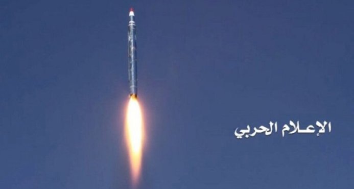 Fuerzas yemeníes lanzan otro misil balístico contra aeropuerto saudí Rey Jalid