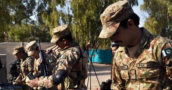 EEUU suspende asistencia de seguridad a Paquistán
