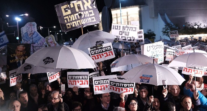 Miles de israelíes protestan contra la corrupción de Netanyahu y su gabinete