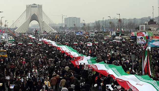 الإعلام الغربي: الثورة الاسلامية عام بعد عام؛ انتصارات خارجية وتأييد شعبي