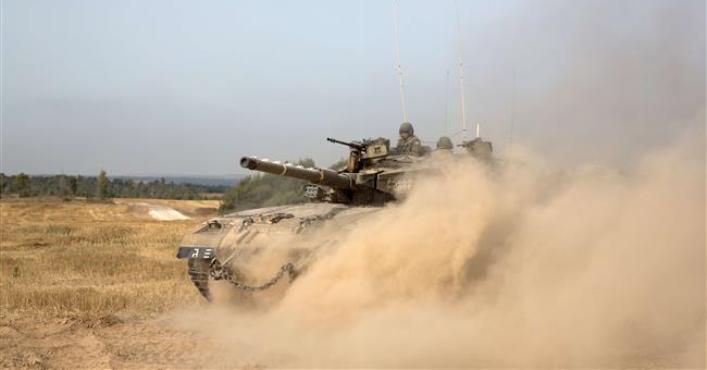 Ataques de tanques y aviones de guerra israelíes dejan 2 muertos en Gaza