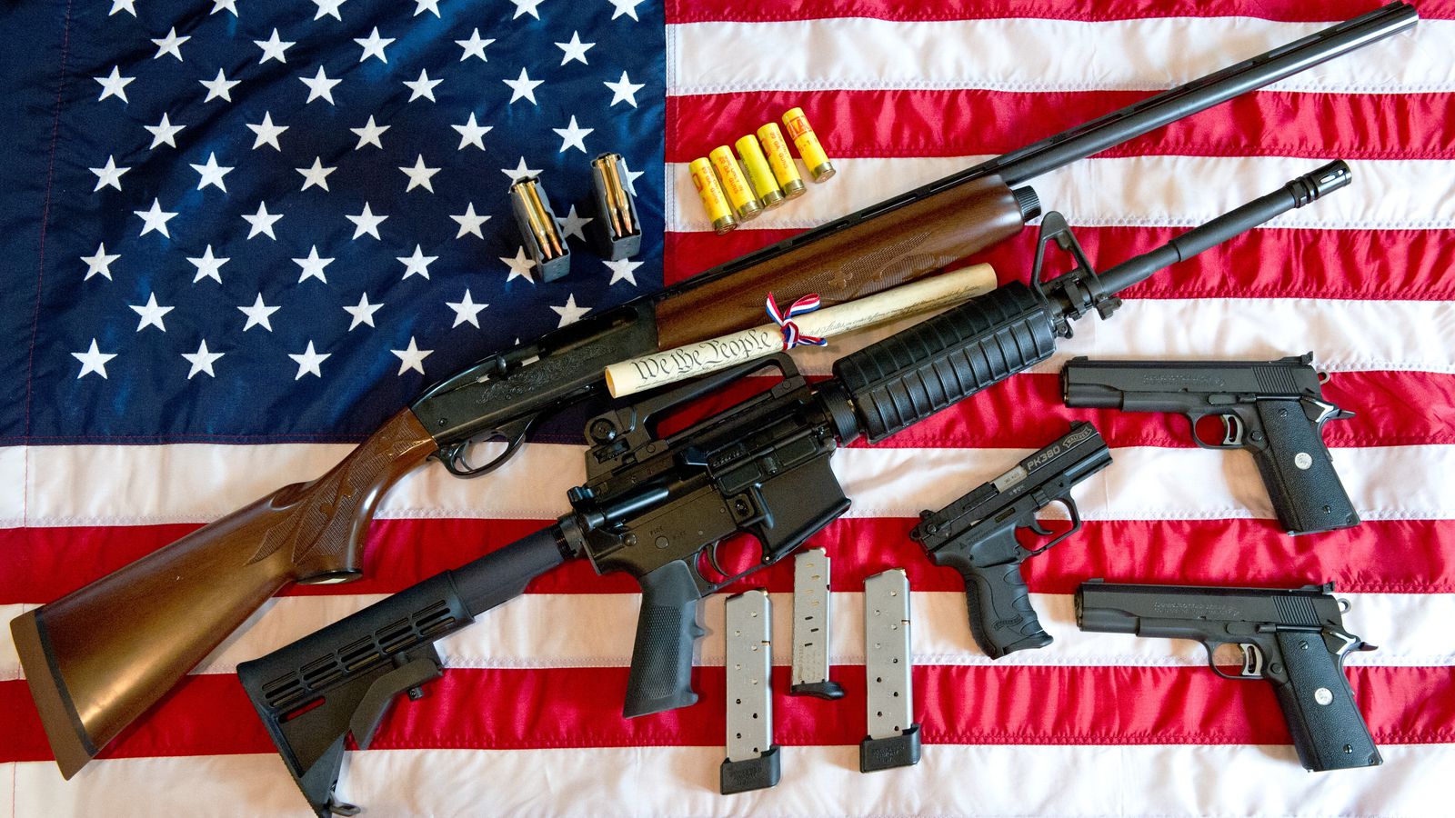 مجزرة مدرسة فلوريدا تدر أرباحا هائلة لشركات الاسلحة الامريكية  + صور