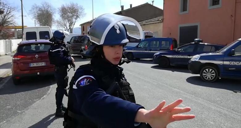 مقتل شرطي في هجوم فرنسا وماكرون يتوعد