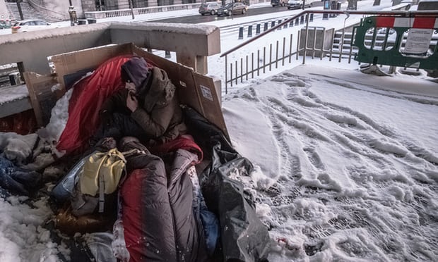 UK Mosques Welcome Homeless as Severe Snow Leaves 11 Dead