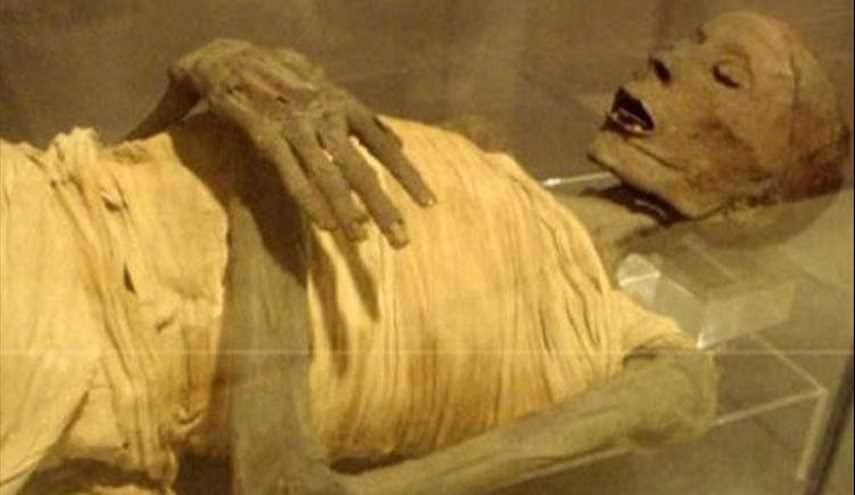 إكتشاف مومياء في تابوت ظن أنه خال لـ150 عام