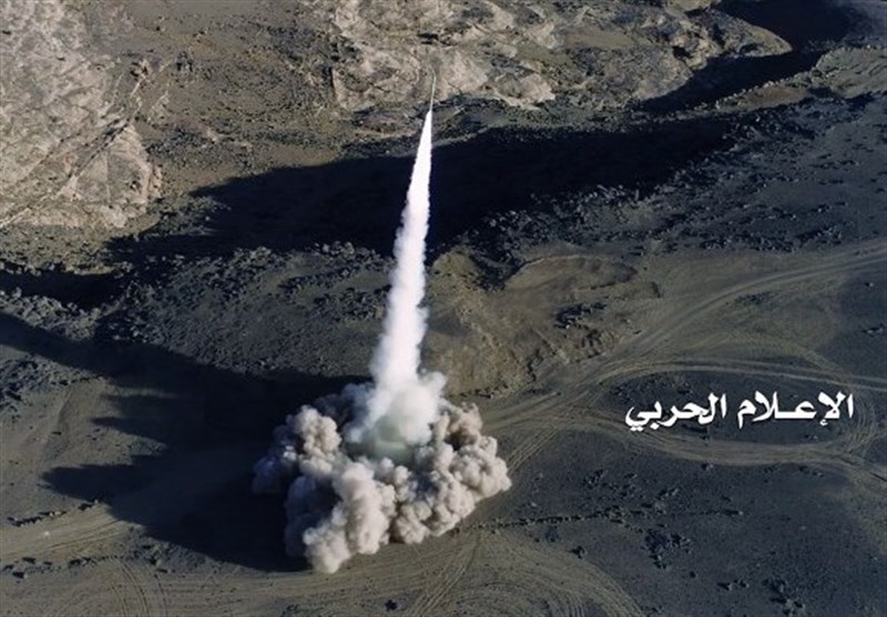 القوات اليمنية تقصف معسكر الإمداد والتموين في جيزان بصاروخ باليتسي