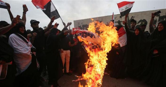 Miles de iraquíes protestan por ataques de EEUU contra Siria