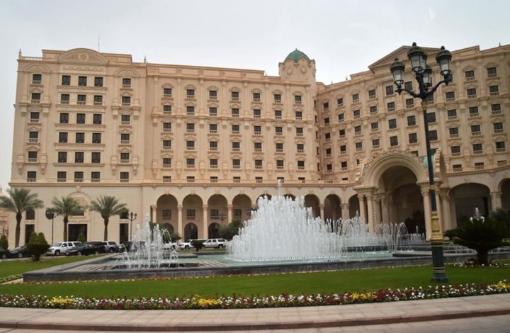 موقع بلومبيرغ: الخوف لا يزال يخيم على السعوديين من فندق "الريتز"!