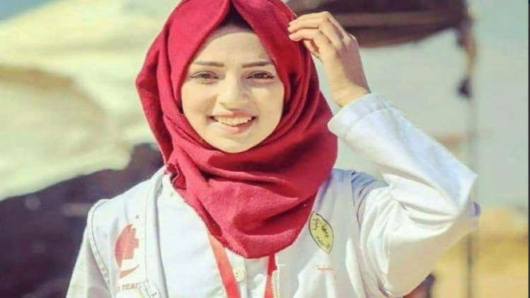 هكذا استشهدت المسعفة رزان النجار بنيران الجنود الصهاينة!