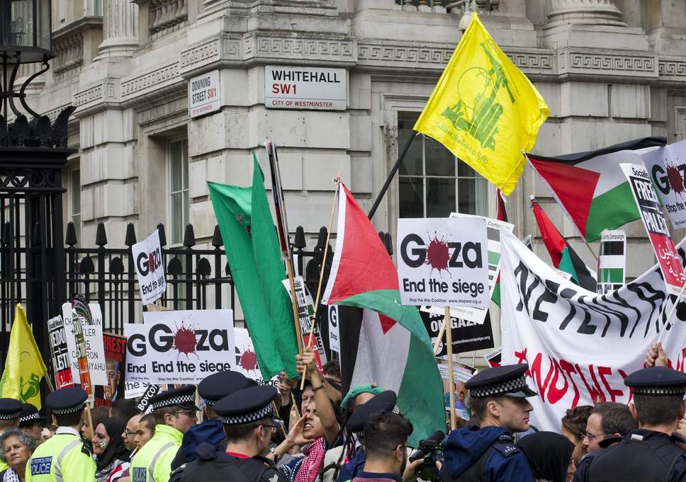 الاندبندنت: أعلام حزب الله اللبناني والمقاومة ترفرف وسط لندن