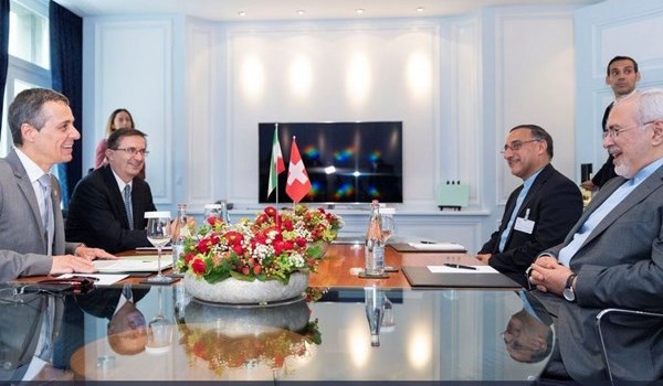 ظريف يكشف عن وجهات النظر الإيرانية - السويسرية حول الاتفاق النووي