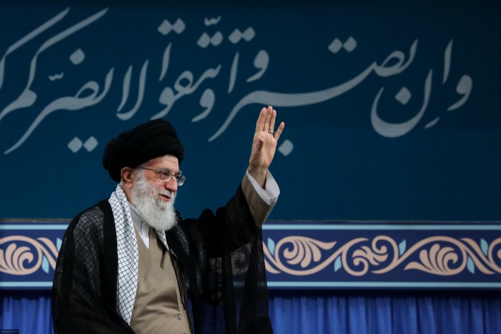 الإمام الخامنئي: لا تفاوض مع الأمريكي ولا حرب معه أيضاً!