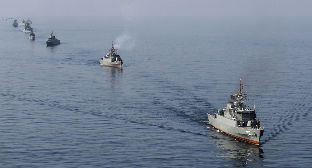 قائد القوات البحرية الإيرانية: نسيطر على مضيق هرمز بشكل كامل