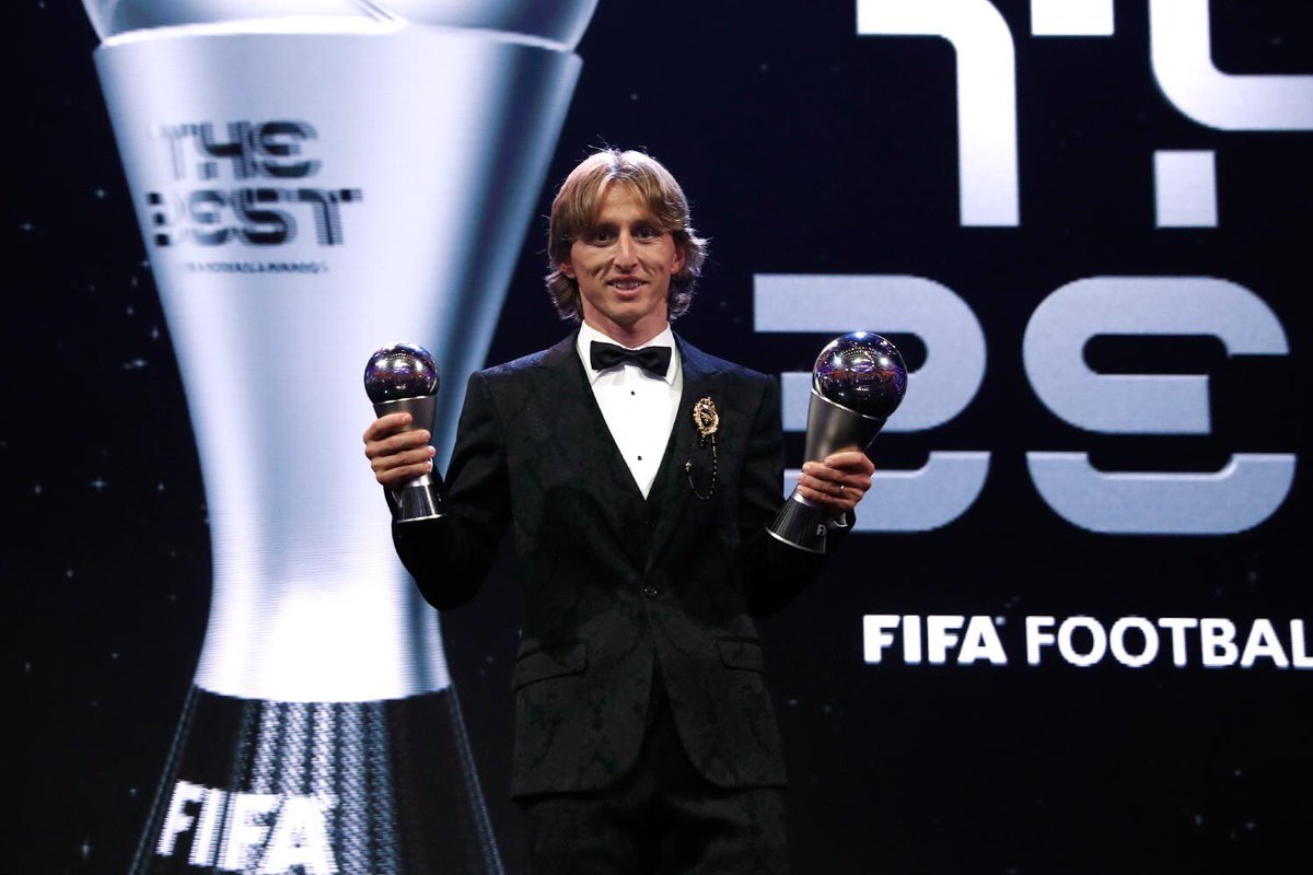 مودريتش ينال جائزة أفضل لاعب في العالم