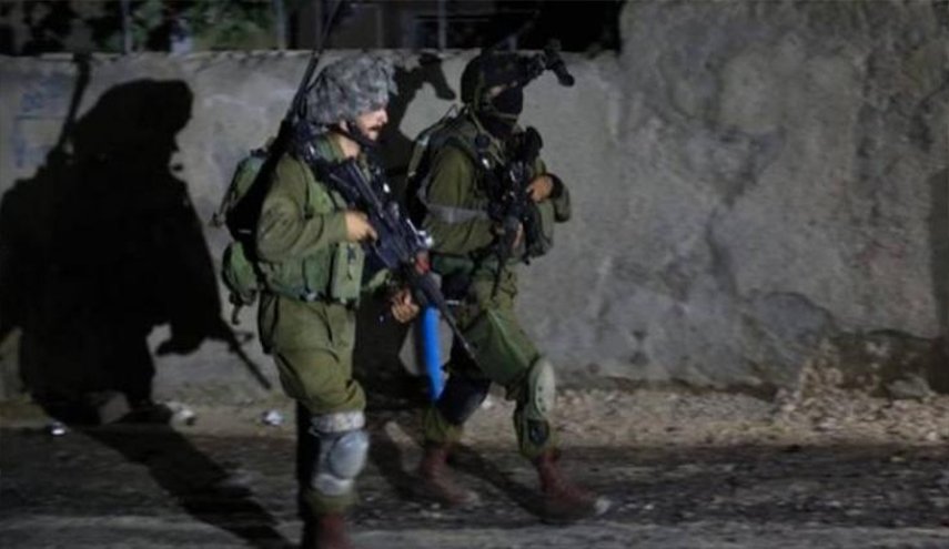 خلال حملة اعتقالات.. الكيان الصهيوني يعتقل 8 فلسطينيين في الضفة الغربية