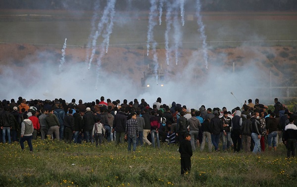 Israeli Forces Injure Dozens of Protestors on Gaza Border