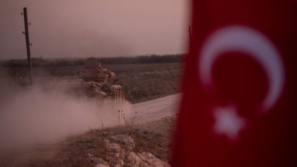 العفو الدوليّة تتهم القوات التركية والفصائل السورية الموالية لها بارتكاب جرائم حرب