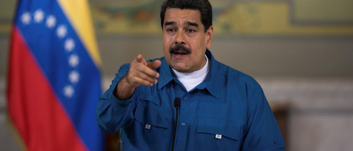 رئيس فنزويلا يأمر الجيش بالتعبئة العامة