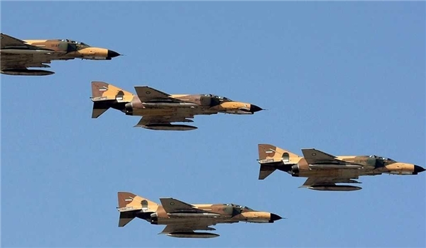 القوة الجوية الايرانية تنفذ مشروع تطوير مقاتلات "اف 4" التدريبية