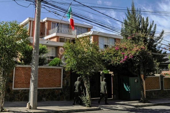 المكسيك تهدد بمقاضاة بوليفيا أمام محكمة العدل الدولية بعد التضييق على سفارتها
