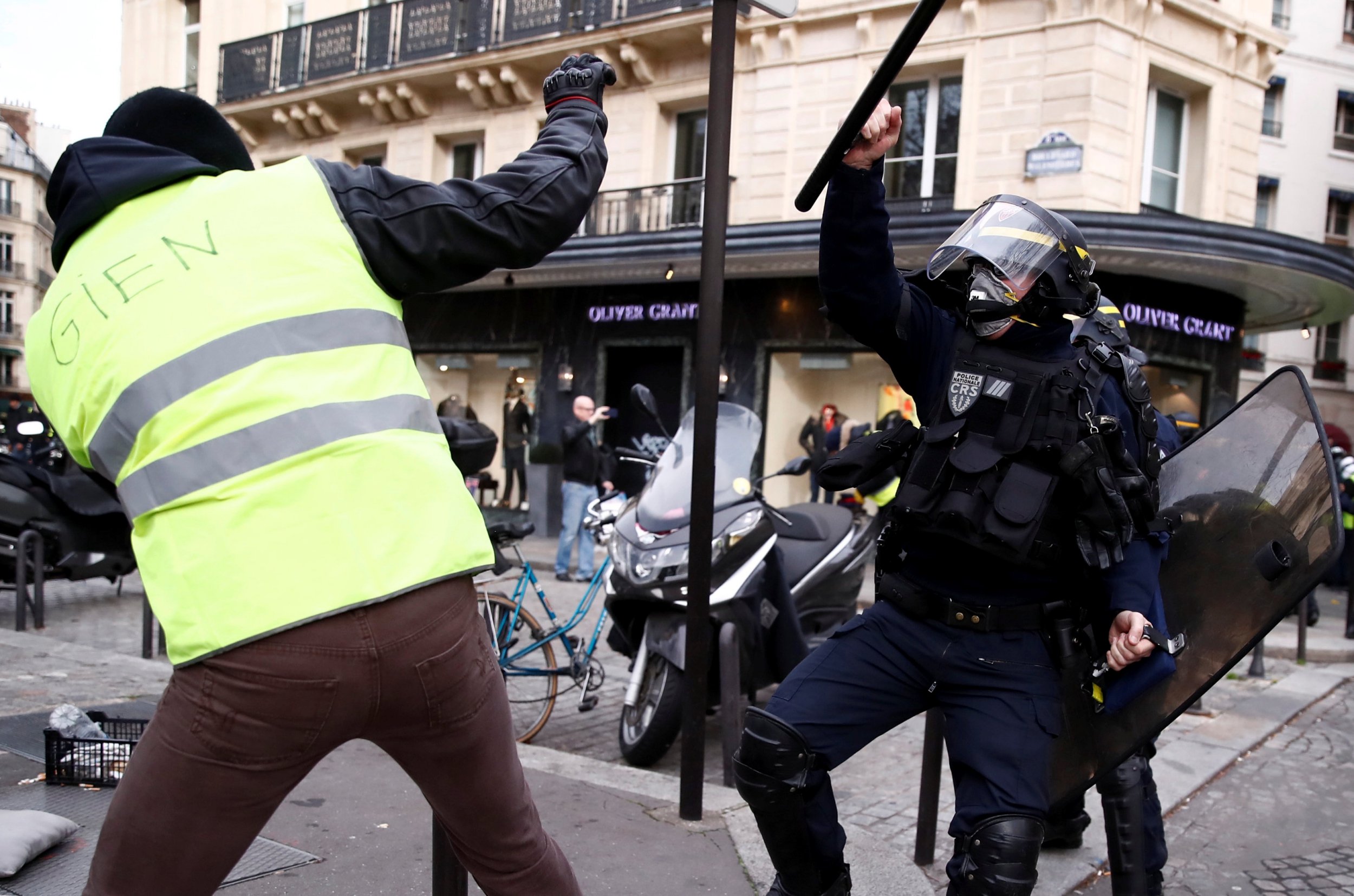 French PM Vows Tougher Measures on Protests amid Yellow Vest Clashes