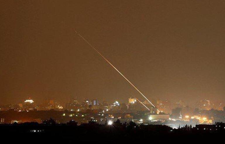 ضربة معلّم: رسائل صواريخ "فجر-5" إلى سماء تل أبيب المحتلّة؟