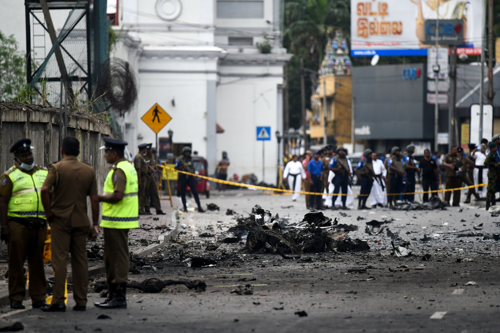 Sri Lanka Police Arrest 40 as Death Toll from Sunday Blasts Reaches 310