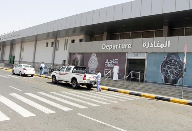 طائرات قاصف اليمنية تضرب من جديد وتقصف مرابض طائرات حربية في مطار جيزان السعودي!