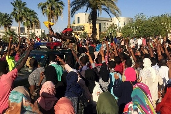 سودانی‌ها تظاهرات میلیونی علیه شورای نظامی برگزار می‌کنند