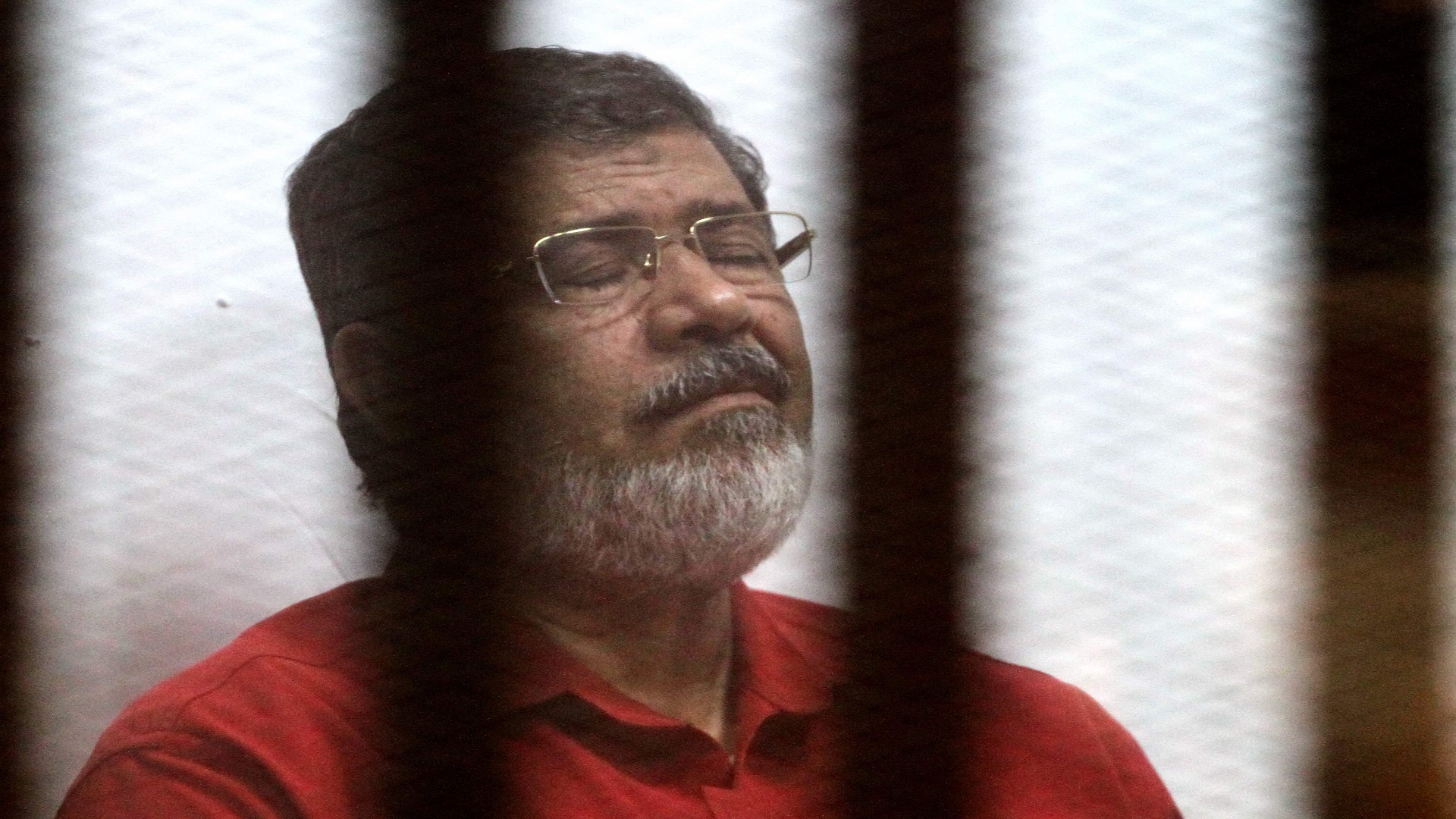 ما بين الوقوف بثبات أو التسليم وبين بقاء النظام وزواله.. كيف كانت مواقف "مرسي" و"بشار الأسد" ؟