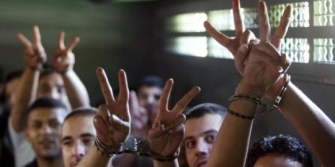 11 أسيراً في معتقل النقب يضربون عن الطعام