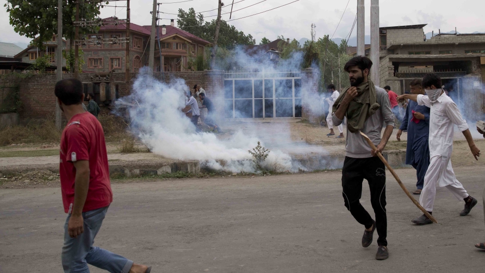 Indian Troops Fire Tear Gas as Mass Protests Erupt in Kashmir