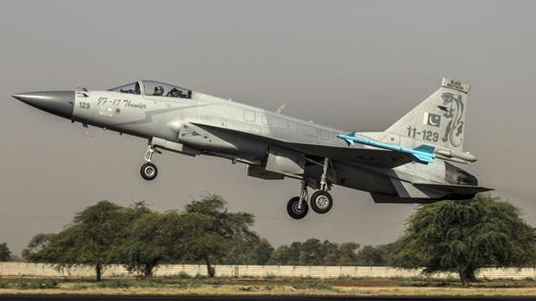 Pakistan Deploys Military Hardware, Aircraft to India border amid Kashmir Dispute