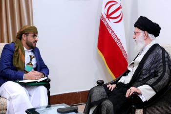سخنگوی جنبش انصارالله یمن و هیئت همراه با رهبر انقلاب اسلامی دیدار کرد