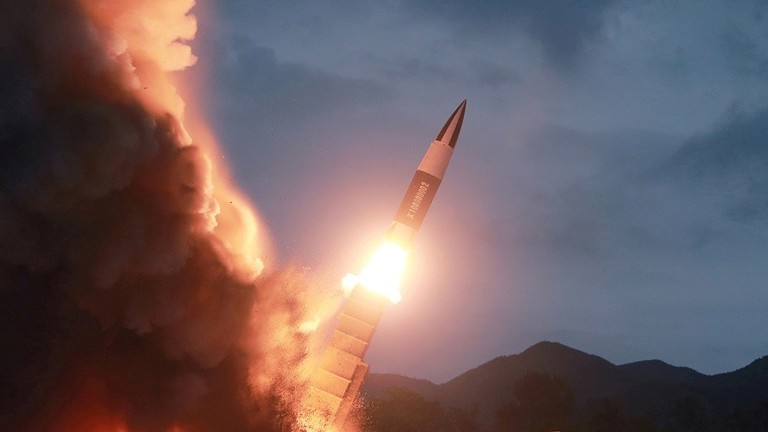 كوريا الشمالية تطلق صاروخين بالستيين...وترامب يبرر!