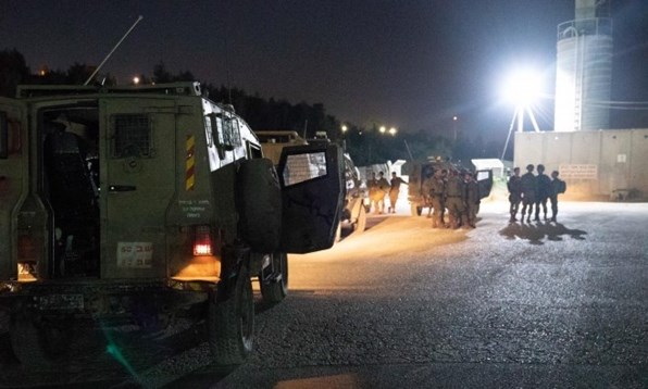 الجيش الإسرائيلي يعتقل 27 فلسطينياً بالضفة بينهم قيادات من الجبهة الشعبية